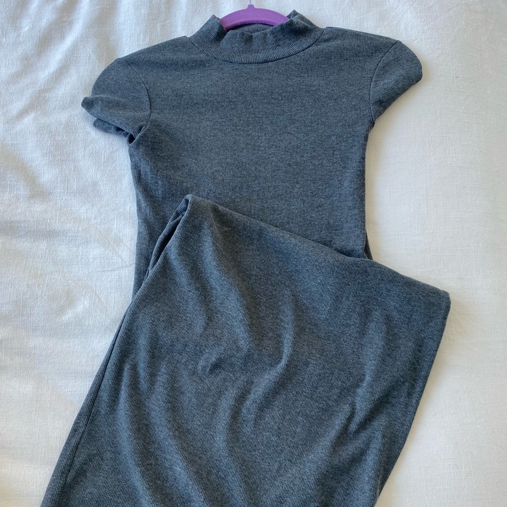 Zara bodycon short sleeve midi dress - size small